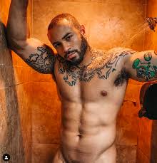 when all you wanna do is suck on and worship the feets (grandy glaze) |  inside jamari fox