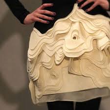 Pin By Susana Murias Millan On Absolutely Fabulous Fabric Manipulation Textiles Fashion Sculptural Fashion