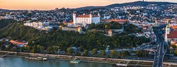 Es ist eine quadratische struktur mit vier ecktürmen. Burg Bratislava Ausflugsziele Bratislava