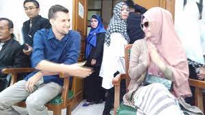 Okezone celebrity menyajikan kabar info berita selebritis artis gosip musik film terhangat nasional dan internasional terkini di indonesia Risty Tagor Buka Suara Soal Isu Perceraian Dengan Sang Suami Yang Berprofesi Sebagai Pengacara Halaman 3 Tribunnews Com Mobile