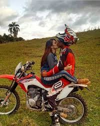 Aksi kejar kejaran m.fauzi & rahnanda putra di perdagangan kejurda motocross seri 4 batu 7 simalungun motor cros kejurda iii 150cc senior nambiki langkat ridho vs decoco vs acil. Pin By Maleja On Motocouples Motocross Love Motocross Couple Motocross Girls