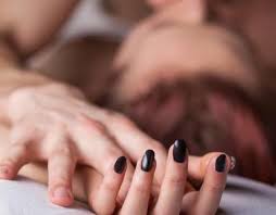 فهل وضع السائل المنوي في الوجه له اضرار وهل لشربه اضرار ؟ واذا لم تكن هناك اضرار فما النفع في لك ؟ ايضا للشيخ القرضاوي رأي خلاصته: Ù‡Ø°Ø§ Ù…Ø§ ÙŠØ­Ø¯Ø« Ø¥Ø°Ø§ Ù‚Ù…Øª Ø¨Ø§Ø¨ØªÙ„Ø§Ø¹ Ù…Ù†ÙŠ Ø´Ø±ÙŠÙƒÙƒ