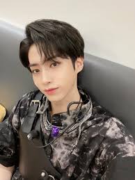 Pin De Meli Em Kpop Idols 9 De Janeiro Fandom K Idols