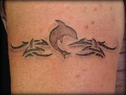 The dolphin also symbolizes water among other things to do with nature. 3d Kleiner Tribal Delphin Tattoo Am Bein Tattooimages Biz