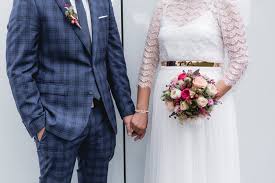 „du siehst so wunderschön aus! darum haben wir euch hier alles rund ums brautkleid zusammengestellt. Standesamtliche Hochzeit In Hochstadt A D Donau Fotozeichen