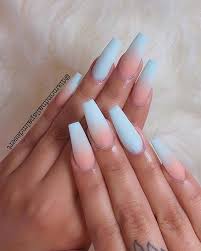 23 Ideas De Decoracion De Unas Mate Que Demuestran Esta Tendencia Ha Llegado Para Quedarse Ombre Acrylic Nails Blue Ombre Nails Pretty Nail Art Designs