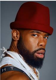 Black Guy Gives Man His Hat to Blend into Crown