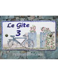 La bicyclette semble rester toujours à la même place. Plaque De Maison En Ceramique Emaillee Decor Artisanal La Bicyclette Bleue Et Roses Tremieres Personnalisation