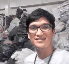 Joven vallenato crea madera plástica con material reciclado