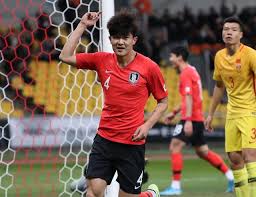 올해 계속 이슈가 됐었던 김민재 선수의 토트넘 이적 이슈… 결국 토트넘 이적은 무산되면서. ê¹€ë¯¼ìž¬ í† íŠ¸ë„˜è¡Œ ë¬´ì‚°