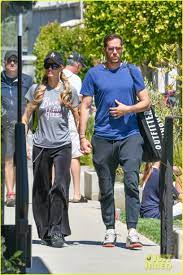 Carter milliken reum is an american author, entrepreneur as well as a venture capitalist who is best known for being the founder of m13 ventures. Paris Hilton Boyfriend Carter Reum Pack On Pda At Outdoor Restaurant Photo 4462330 Carter Reum Paris Hilton Pictures Just Jared