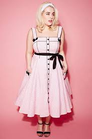 Nous sélectionnons des robes grandes tailles style rockabilly et pin up afin de répondre a la demande pour les femmes rondes souhaitant s'habiller en robes vintage et rockabilly du 2xl au 5xl. Robe Vintage Grande Taille Laissez Vous Tenter Par Le Glamour Robe Vintage Grande Taille Idees Vestimentaires Robe Evasee
