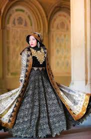 Enter the world of anniesa hasibuan to discover the latest collections, news, and modest fashion. Koleksi Busana Anniesa Hasibuan Yang Eksis Di Kancah Internasional Kumparan Com