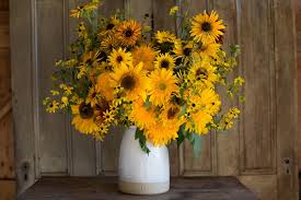A wonderful birthday present or table centerpiece, this modern display perks up any room and surprises onlookers with it's bright hues and large flowers. Favorite Sunflowers For Cutting Floret Flowers