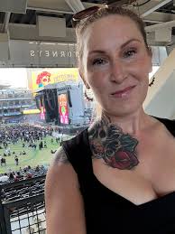 Deftones Concert Experience and Fan Discussion