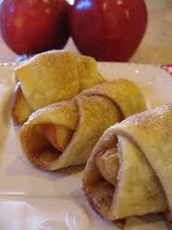 Crescent Rolls Brush With Melted Butter Sprinkle With Cinnamon Sugar Fill With Apple Slices And Bake Omg Food Favorite Recipes Recipes