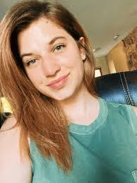 Melissa Mcnary's Instagram, Twitter & Facebook