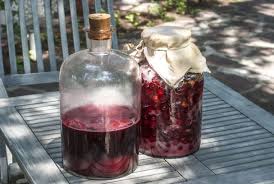 Tutti i liquori sono preparati con l`aiuto di fortificazione di miscele di frutta e liquore di ciliegie non fa eccezione. Ricetta Liquore Di Ciliegie Cherry Non Sprecare