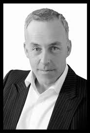 Hi guys ☺️✨ Can anyone recommend some quick short reads? I want to up my  books