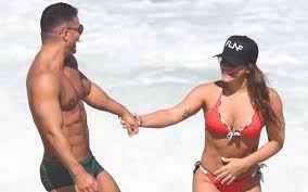 Na repescagem da Dança dos Famosos, Priscila Fantin exibe boa forma na  praia · Notícias da TV