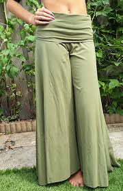 Unsere yoga pants werden aus hochwertigen und umweltfreundlichen materialien hergestellt. Yoga Hose Mit Beidseitiger Raffung In Olivgrun Bauchtanz Webshop Majorelle