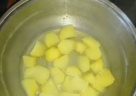 Sono a breve conservazione e andrebbero bollite con la buccia. Ricetta Inizia La Dieta Dei 100 Grammi Patate Lesse Di Claudia Sini Cookpad