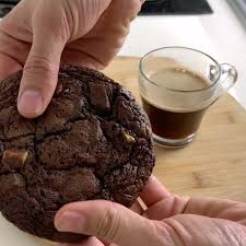 The cookies are complex, fun and absolutely delish. Sandik Ici Dogal Lezzetler On Instagram Evde Starbucks Kurabiyesi Triple Chocolate Cookies Tarifi Malzemeler 2 Adet Yumurta 1 Paket Kabartma Tozu 1 Paket