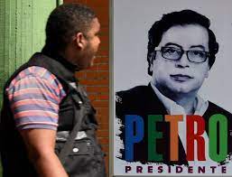 — gustavo bolívar (@gustavobolivar) october 5, 2020 en 2018, según datos de la registraduría, iván duque obtuvo 10'398.689 votos a nivel nacional y la coalición petro presidente 8'040.449. Elecciones En Colombia Gustavo Petro Contra Todos Colombia El Pais
