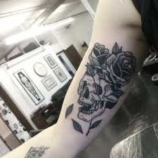 Traditional Style Black Work Skull And Flowers Tattoo Pin Theestorysofar Traditional Tattoo Tattoo Style Tattoos
