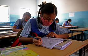 Espaçamento de cadeiras dentro do templo de 2 metros entre pessoas. Escolas Estaduais De Sao Paulo Retomam Aulas Presenciais Nesta Segunda Jovem Pan