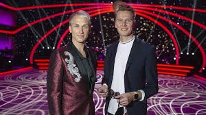 Christoffer strandberg is an actor and writer, known for putous allstars (2020), putous (2010) and ihan sama (2014). Christoffer Strandberg Ja 16 Vuotta Vanhempi Janne Puoliso Rakastuivat Puhuessaan Kuolemasta Podcast Voice Fi