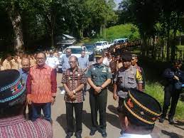 Tak terima dengan perlakuan itu, bupati alor dilaporkan ke polda nusa tenggara timur (ntt). Dandim 1612 Manggarai Hadiri Awal Pekerjaan Proyek Jalan Trans Ntt Website Tentara Nasional Indonesia