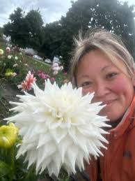 Fiona's Flower Farm: Flirty Petals and Dirty Hands