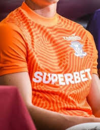 Copii și adulți deopotrivă iubesc clinica oftapro. Rapid BucureÈ™ti 2021 22 Gk Kit