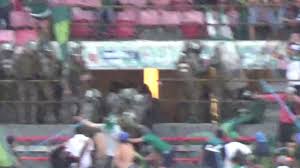 Chilenos por el mundo el chileno sigue en excelente forma física y ya se alista para los siguientes desafíos del mengao. Pelea De Barras 3 Colocolo Vs Wanderers Youtube