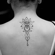 La fleur de lotus est l'un des tatouages les plus symboliques que l'on trouve aujourd'hui. 15 Idees De Tatouages Fleurs Modernes Et Tendances