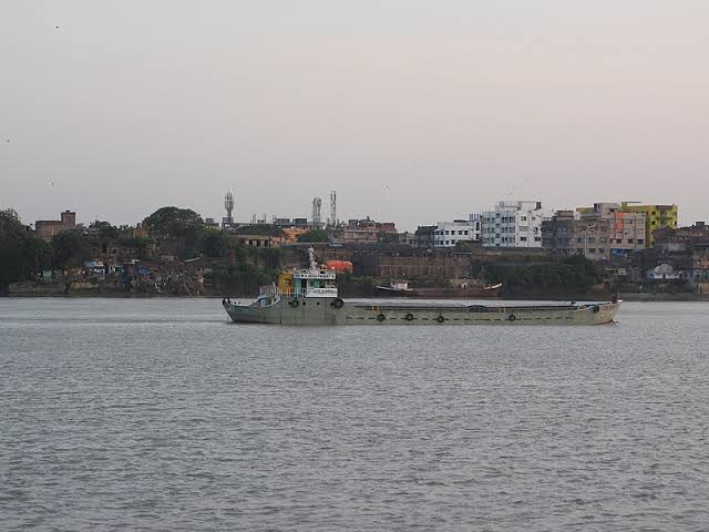 Modi Government's Grand, Flawed, Expensive Waterway Project | NewsClick