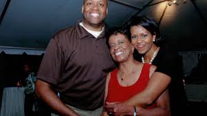 Michelle lavaughn robinson obama is an american attorney and author who served as the first lady of the united states from 2009 to 2017. Exclusive Michelle Obama And Brother Craig Robinson Talk About Being Profiled By Police As Children