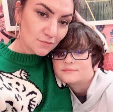 Robert Marett's Instagram, Twitter & Facebook