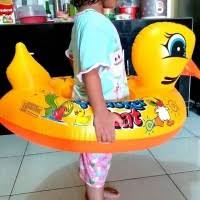 Pusat grosir perlengkapan renang (kolam karet, pelampung, ban renang, neck ring bayi, dll). Daftar Harga Ban Renang Anak Bebek Pelampung Renang Anak Bebek Bulan Juli 2021
