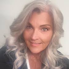 I'm new to epoxy resin, I've used up the stuff I got in starter kits for  Christmas and I'm wondering what's everyone's best recommendation for  bubble free resin that's not too expensive