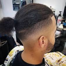 Best haircuts for oval faces male. A Look At 10 Best Haircuts For Oval Faces Men In 2021 Wisebarber Com