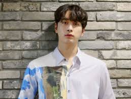 황찬성, born february 11, 1990), also known mononymously as chansung, is a south korean singer, songwriter, rapper and actor. 2pm S Chansung Is Finally Back From His Military Service