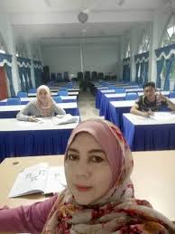 Berikut gaya hijab wanita kelahiran 7 desember 1973 itu. Smk Permaisuri Nur Zahirah Posts Facebook