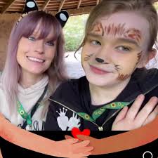 Who are good artists for eyebrow and eyeliner tattooing?