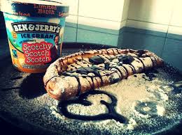 For All Desert Lovers Check Out This Irresistible And Delicious Nutella Calzone With Chocolate Sauce From Luigi S Pizza Bar Nutella Calzone Pizza Calzone