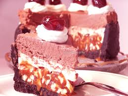 Bunatati De Prin Lume Adunate Tort Cu Oreo Caramel Si Mousse De Ciocolata Desserts Oreo Caramel