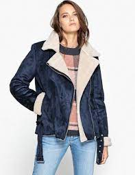 Le drap de laine et la doublure façon peau lainée ou sherpa sont très appréciés pour tenir chaud sur les cours de récréation. Veste En Peau Lainee 15 Modeles Au Top De La Tendance Qui Nous Font Craquer Femme Actuelle