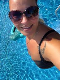 Life goals: live in a bikini 👙 and flip-flops 🩴 (so far it's going well)  😉