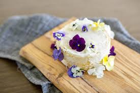 For wedding favor ideas that tie together your love of sweet treats and of the garden, these lollipops get it right. Make Over A Clearance Cake With Edible Flowers Dream Green Diy